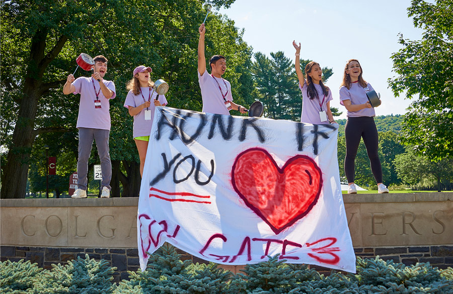 Colgate students welcome new students to campus